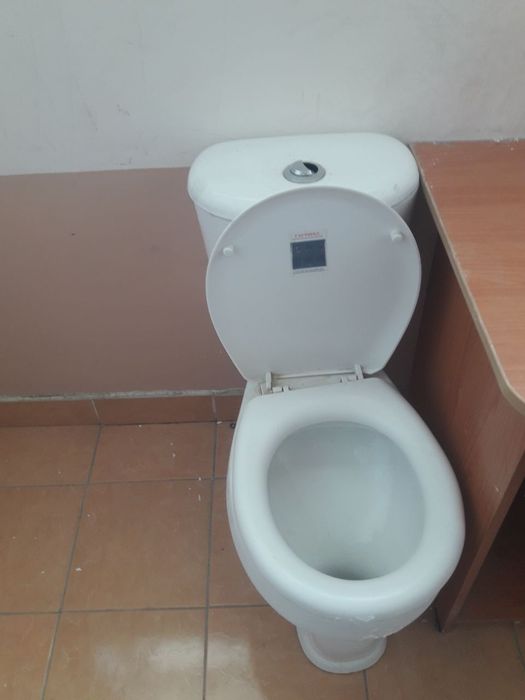 Unitaz b/u holati yaxshi smisteteli rakvina bn