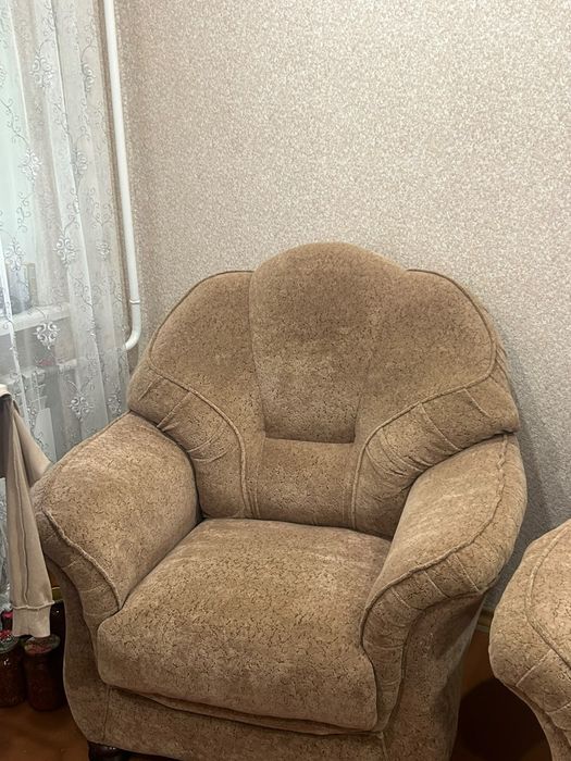 Продам уголок ( диван+2 кресла)