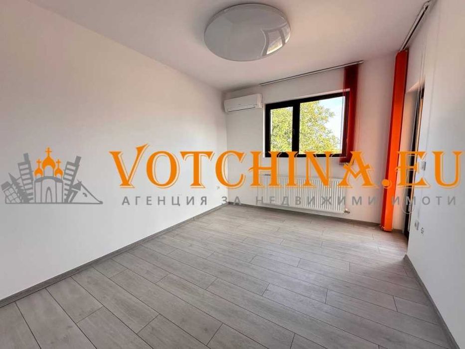 Двуетажна къща с просторен двор в село Соколово!