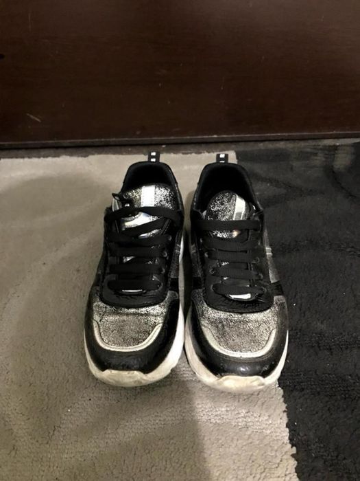 Женские кроссовки