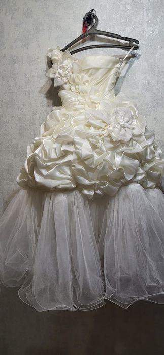 Продаю красивое нарядное платье