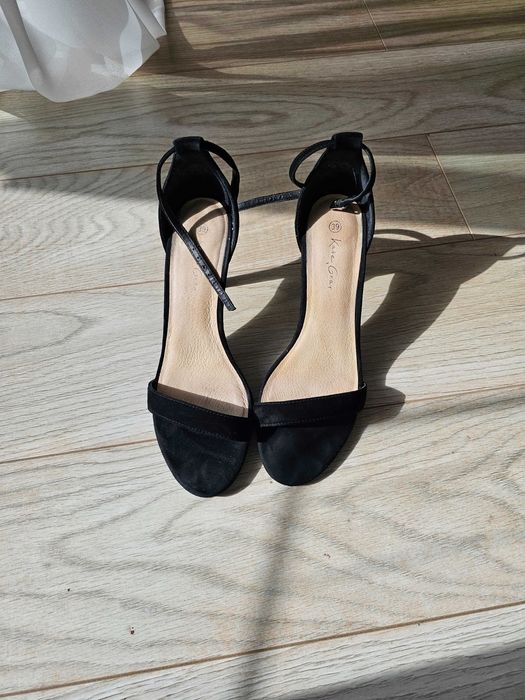 Sandale negre piele intoarsă