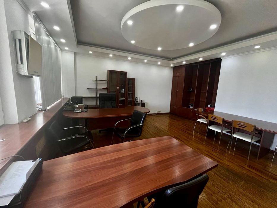 Ойбек, офис в аренду