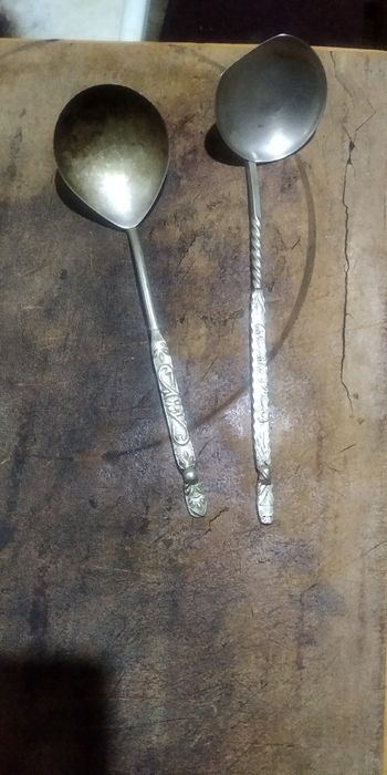 Мельхиоровые ложки, редкий экземпляр цена 100у.е. за обе