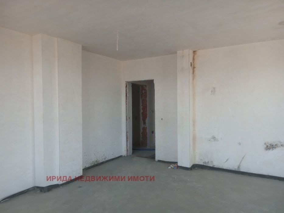 Тристаен апартамент в Бъкстон с АКТ 16!