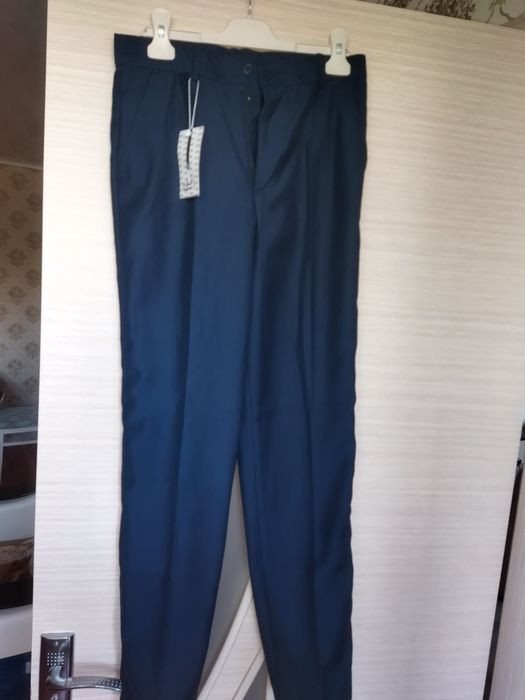 Продам новые школьные брюки 42сс