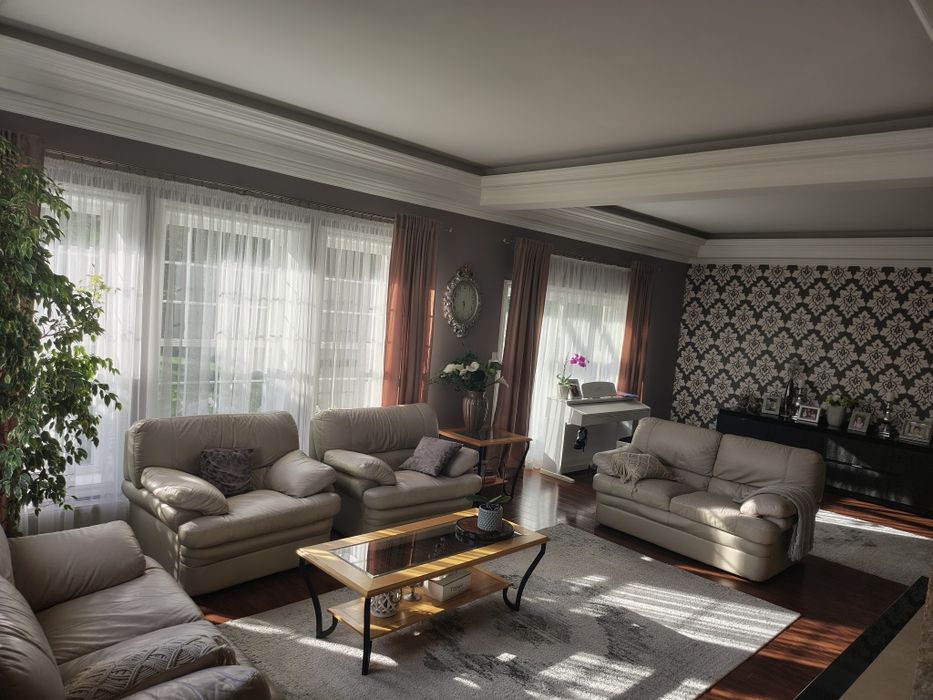 Casă de vânzare pe Aleea Dumbrăvii!