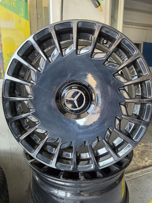 Vand set jante mercedes model  nou R 19