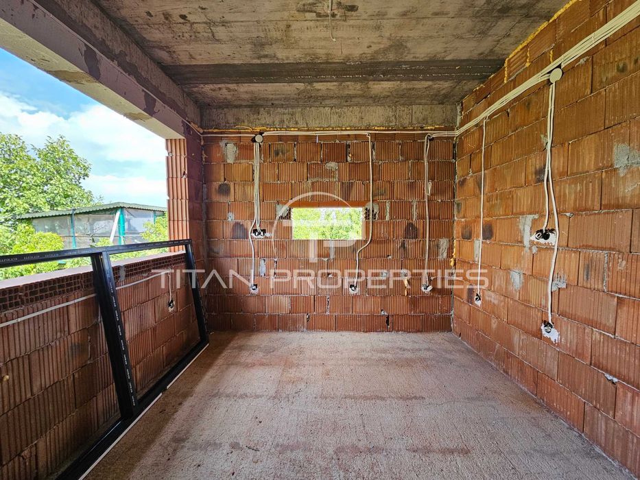 Двуетажна къща в Марково