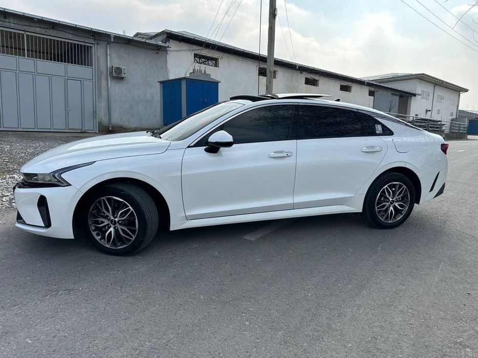kia k5 2023 yili