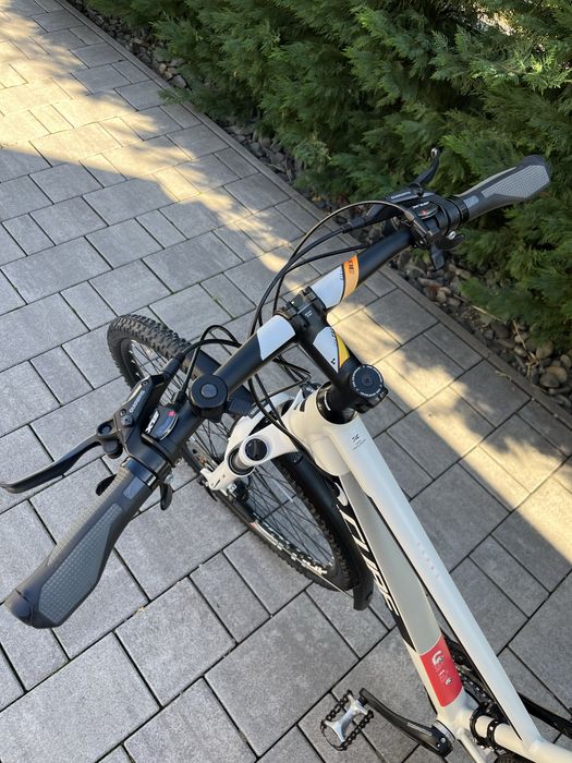 Bicicelta Cube, roti 28