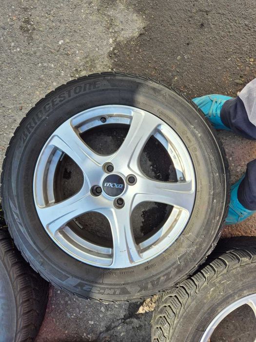 Алуминиеви джанти със зимни гуми
