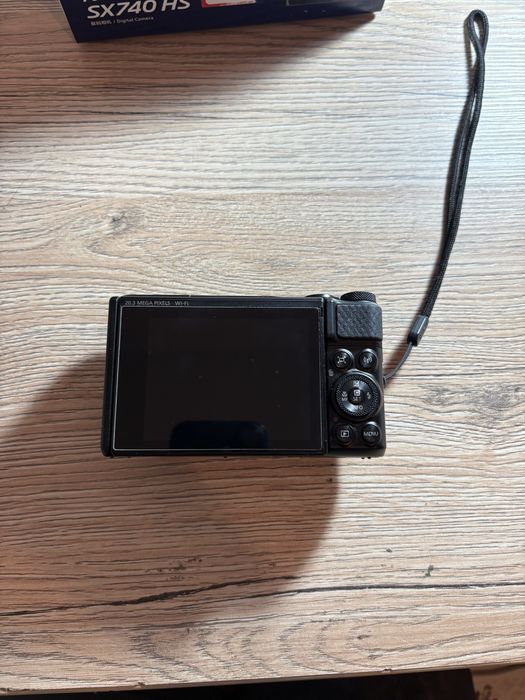 Canon sx 740 hs.