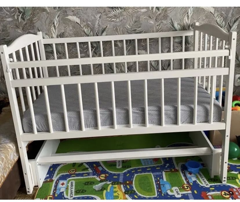 Продам детскую кровать с матрасом