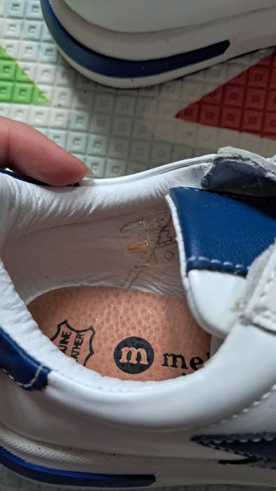 Adidasi de piele noi cu eticheta nr.33