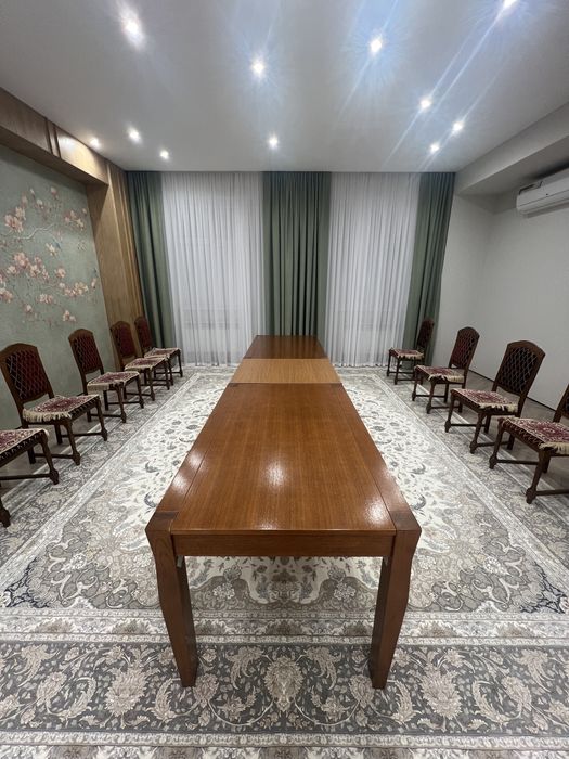 Продается 2 деревянных стола со вставкой