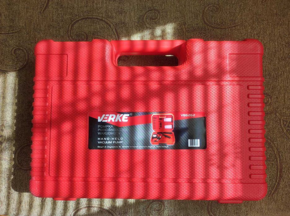 Вакуум помпа за обезвъздушаване на спирачки VERKE V86262, ползвана еднократно за експеримент