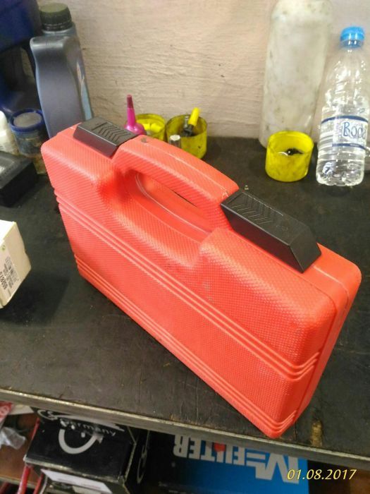 Продавам инструмент за центровка на двигател Ford 2.0 TDCI