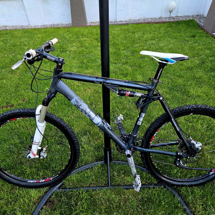 Bicicleta MTB FullSuspensie~frane disc hidraulice~XT Deore~Furca Rock AER~Halowtech SLX