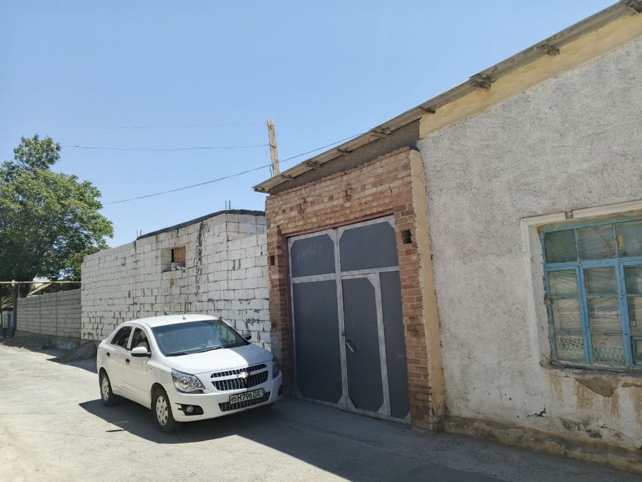 Hovli sotiladi 4 sotix