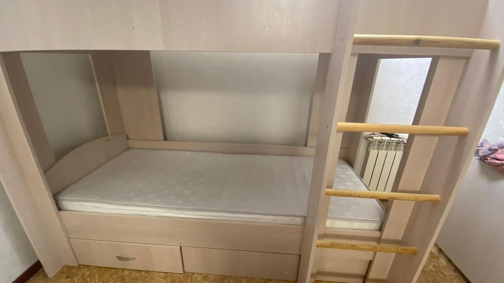 Кровать двух ярустный