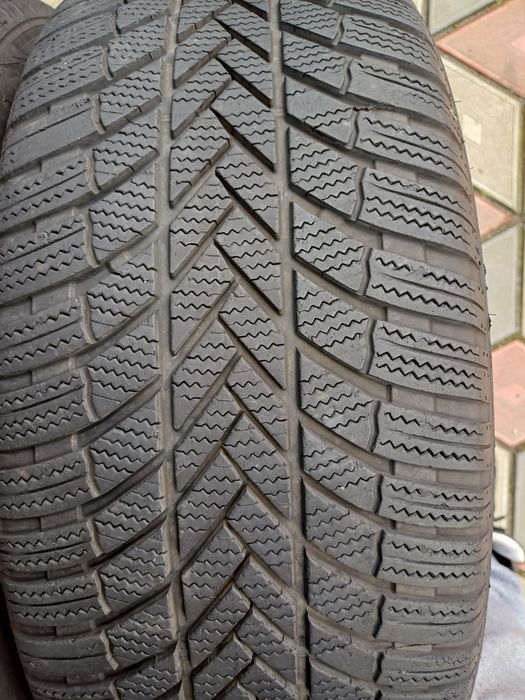 Vand 2 anvelope de iarna 245 45 r19 BRIDGESTONE foarte bune din 2021