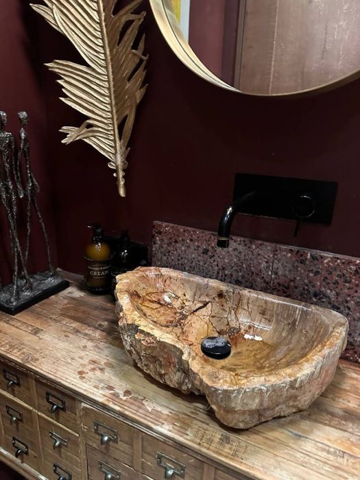 раковина из камня