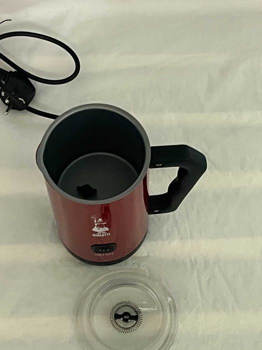 Електрически пенообразувател за мляко Bialetti MKF02 Rosso (Отлично състояние)