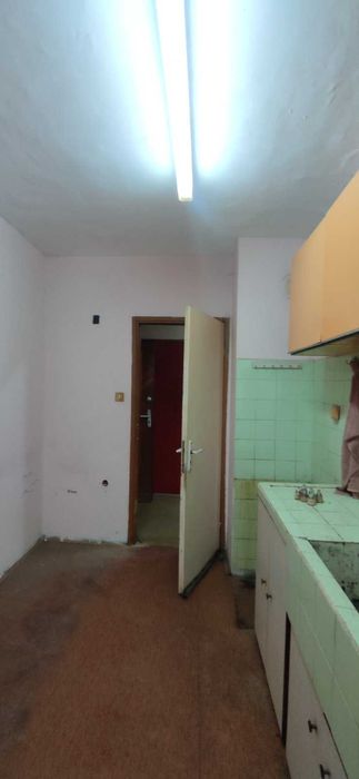ТОП ЛОКАЦИЯ! Двустаен с потенциал за ТРИСТАЕН в сърцето на Асеновград