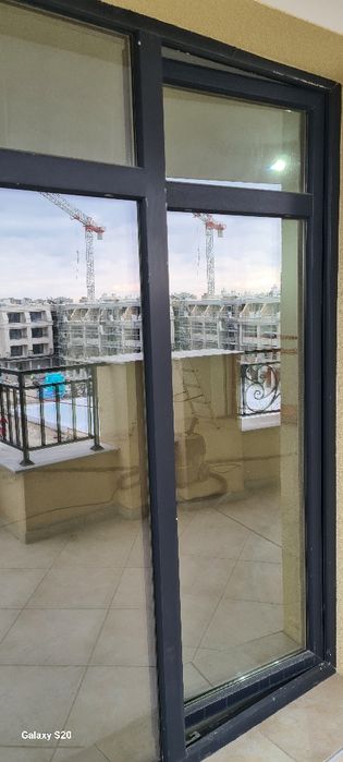 Дограма REHAU (еркерна врата  с прозорец