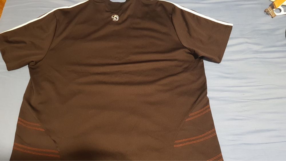 Продавам  панталони и тениска адидас 2XL