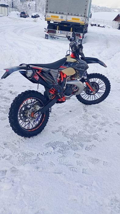 Vând ktm exc 250 six days
