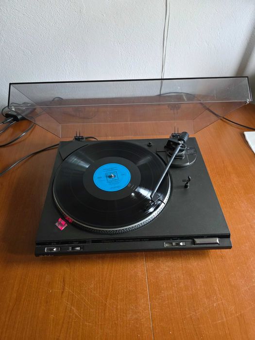 Technics SL-BD22D pick-up vintage. estetic impecabil!! O mica problema la parghia de ridicare a bratului, dar functional!