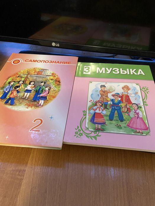 книги школьные...