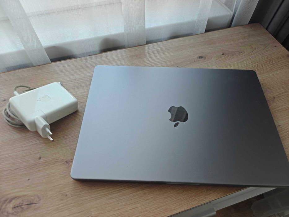 MacBook Pro 16' 16GB RAM 512GB M1 Pro