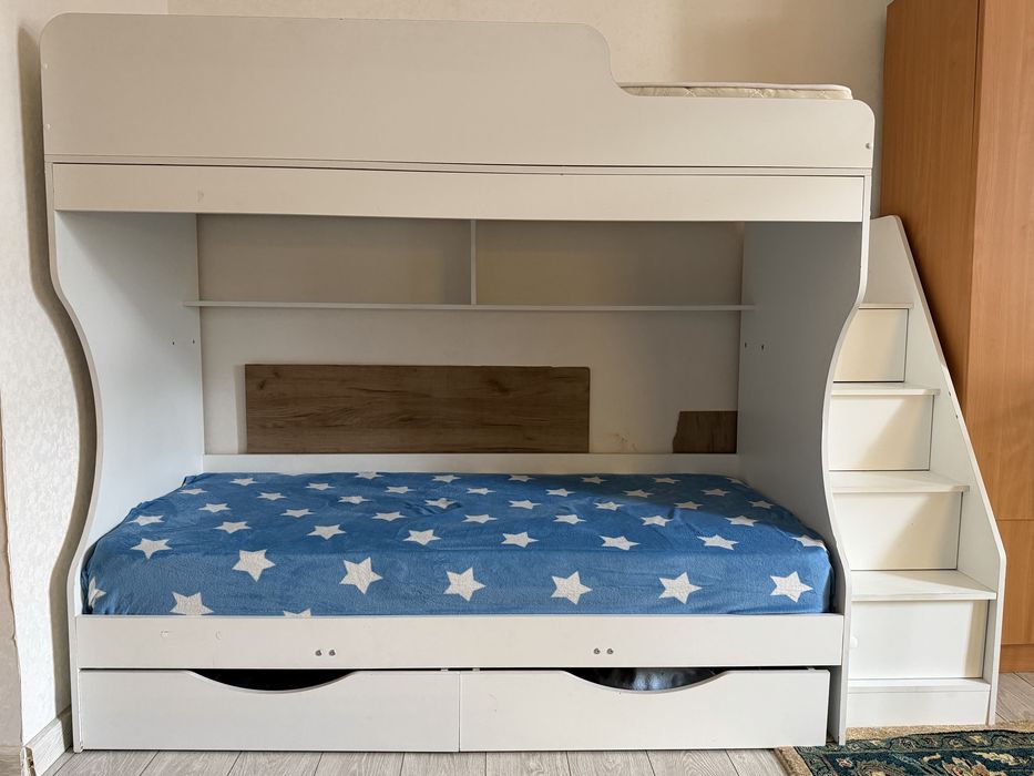 Кровать двухярусная