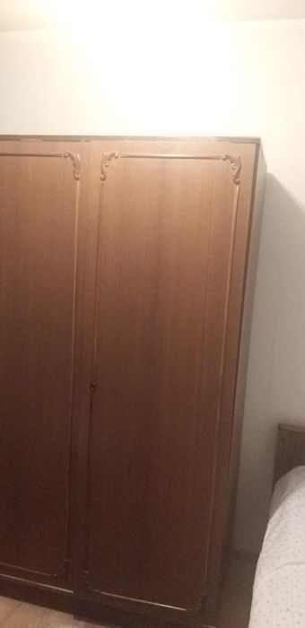 Шифоньер бельевой  с тремя дверьми