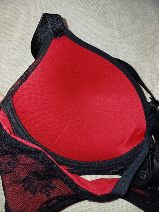 Triumph    сутиен 75 A