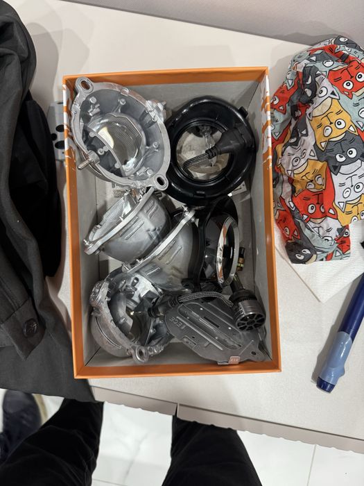 Продам детали фары LX 570