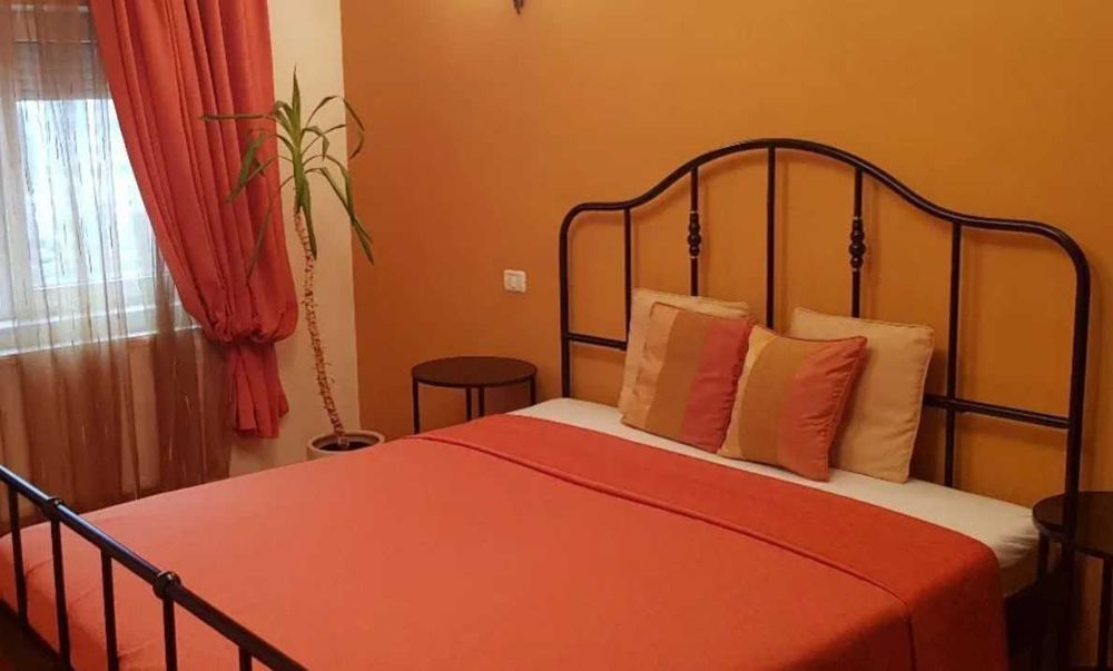 Дава се под наем Тристаен апартамент в Пловдив, Център - 76 кв.м за 249.9 € - Снимка #1