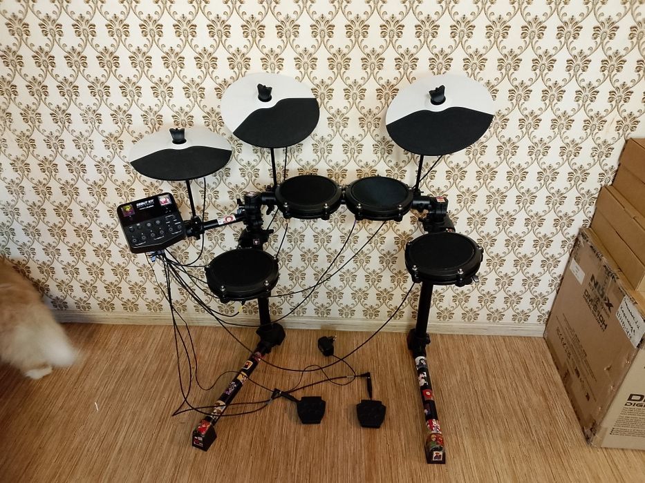 Продаю электронную ударную установку Alesis Debut Kit