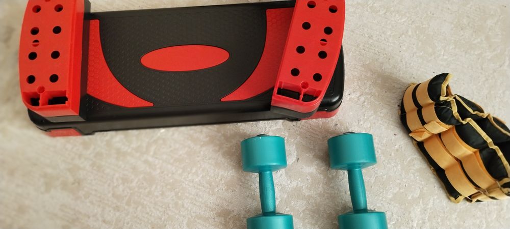 Платформа, гантели , утяжелители по 2.5 кг