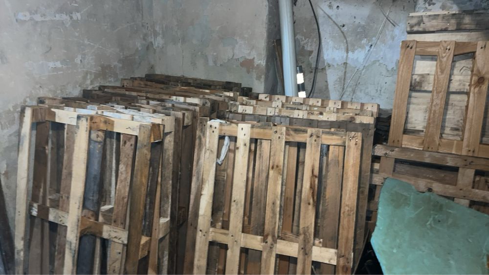 Продавам Палета и Скари