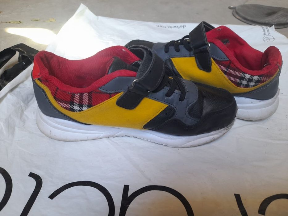 Продам кроссовки