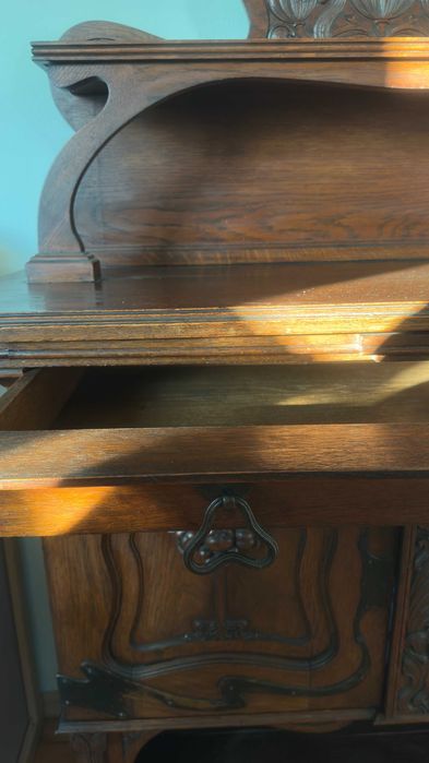 Уникален антикварен бюфет "Сецесион" с масивен метален обков и дърворезба