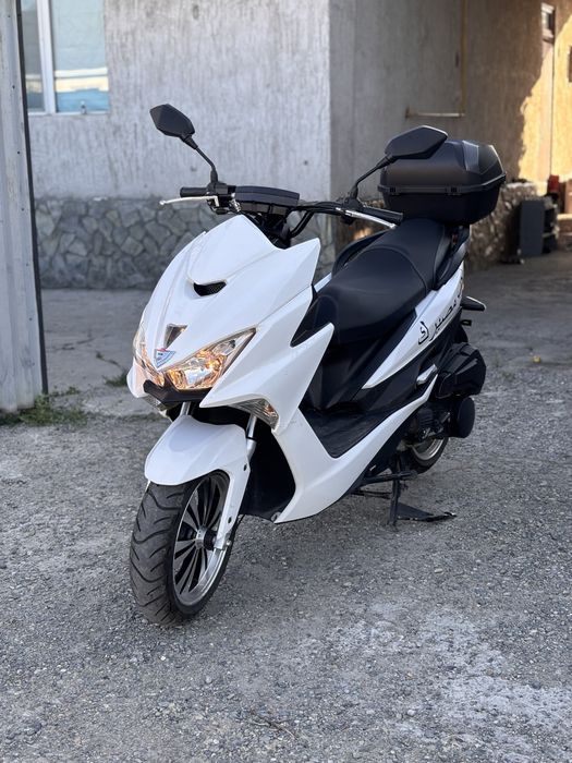 Продам скутер(мопед)  150куб