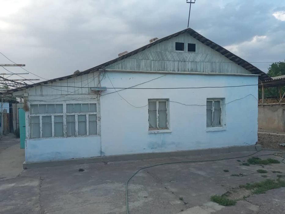 Uy sotiladi.50.000 y.e