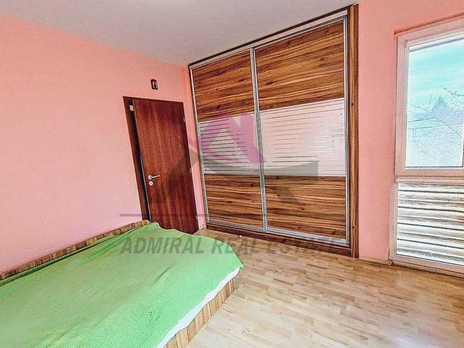 Тристаен -обзаведен-Бриз