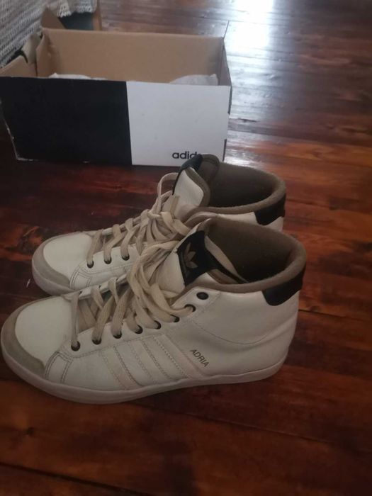 Продавам оригинални дамски кецове