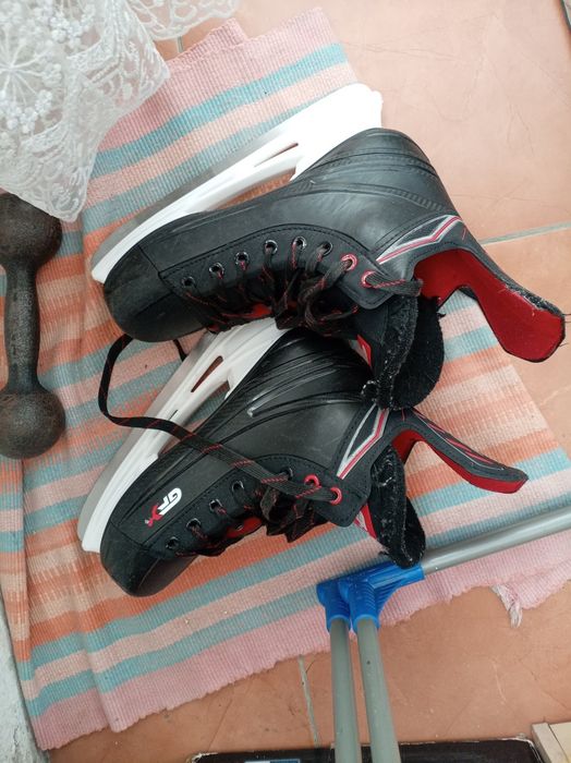 Продам коньки 42 размер